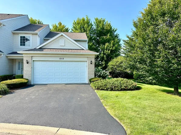 1212 Hillsborough Ct, Crystal Lake, IL 60014