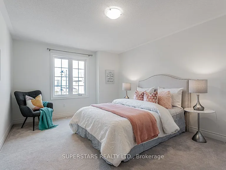 11 Empire Dr — Photo 25