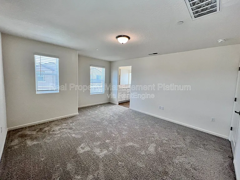6596 E Cresthaven Dr — Photo 5