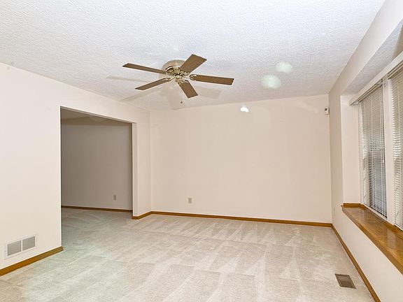 2nd image of 408 Glenside Ln
