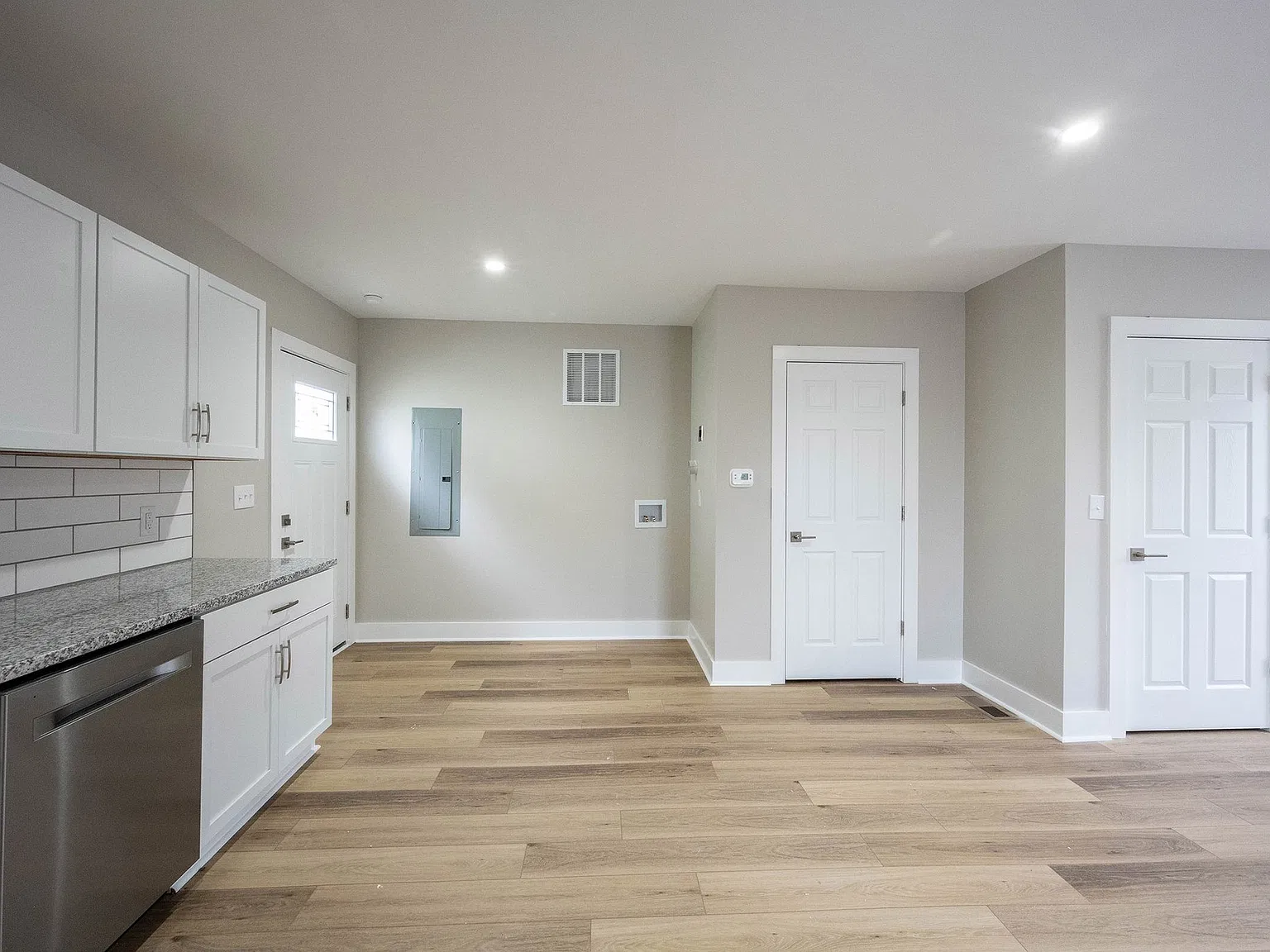Modern Studio Unit in Indianapolis - $1012/mo - Avail. 10/26 — Photo 3