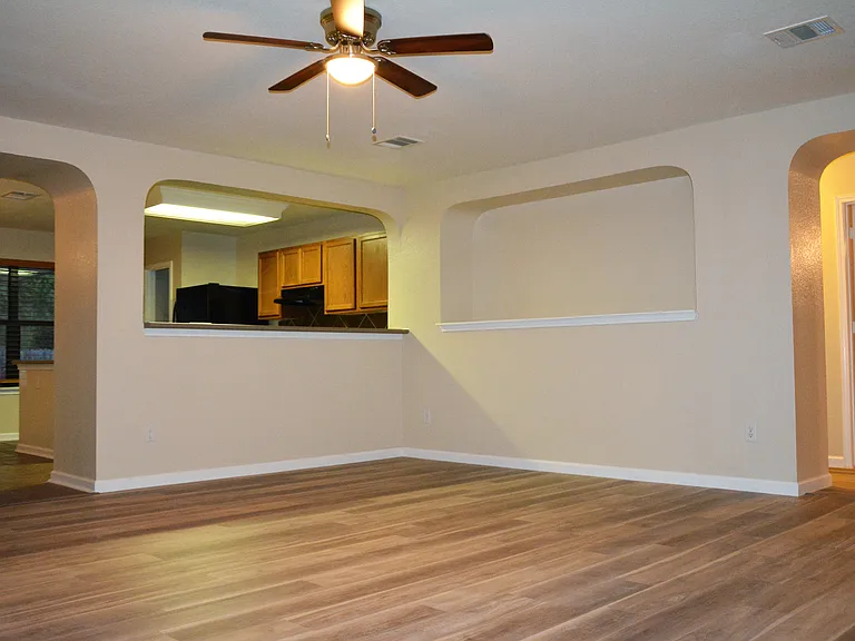4616 Woodstock Dr — Photo 6