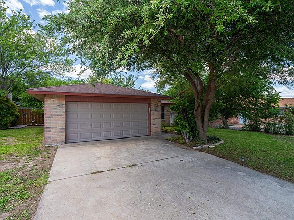2nd image of 107 Garden Crest Cir