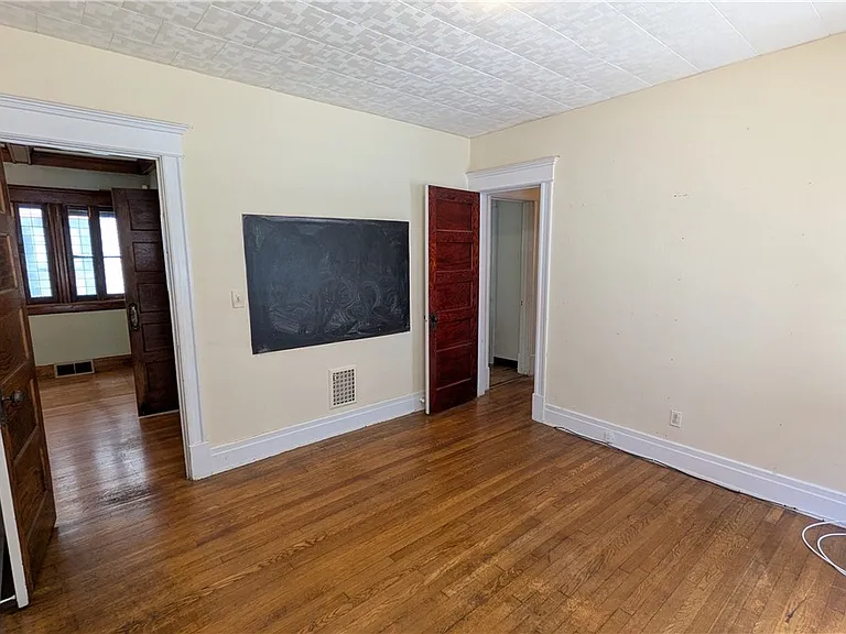 37 Manchester Pl #LOWER — Photo 15