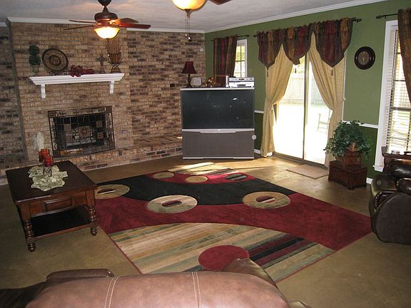 2nd image of 419 Dolby St