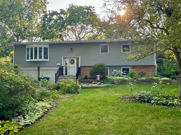6824 Valley View Dr, Downers Grove, IL 60516