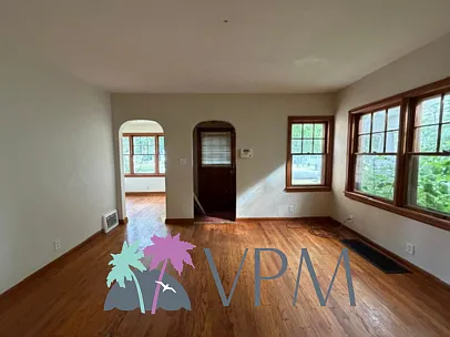 1826 E. Fox St - 1 — Photo 2