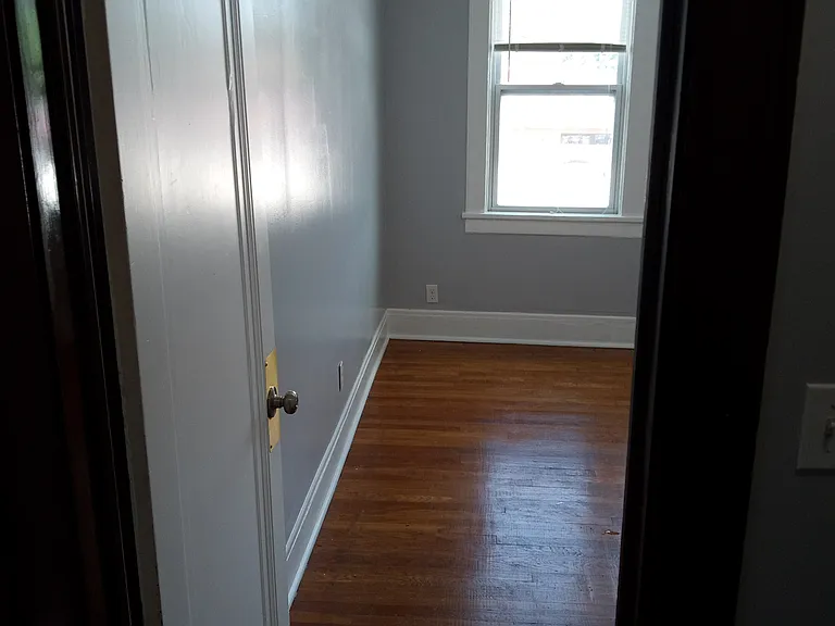 Lakeland Apartments — Photo 9