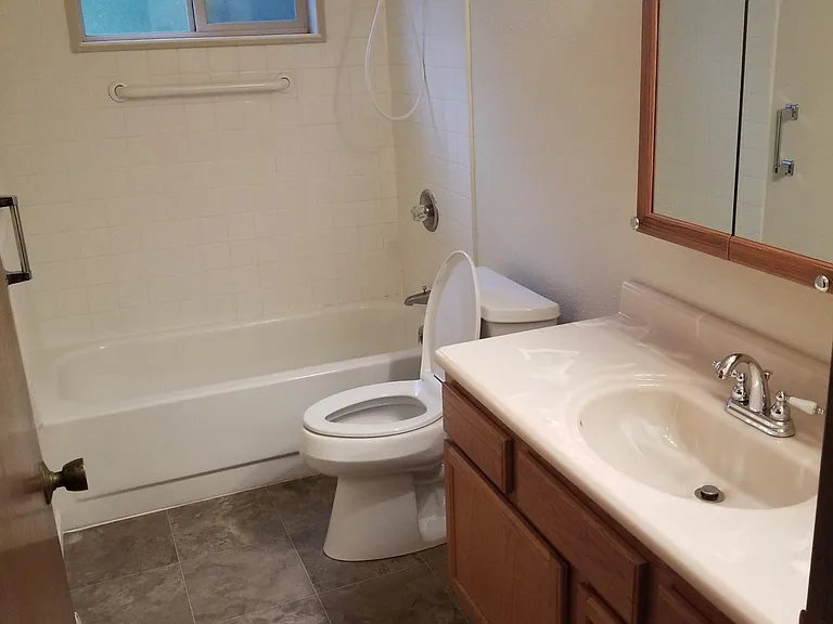 824 Broadway Ave #4 — Photo 10