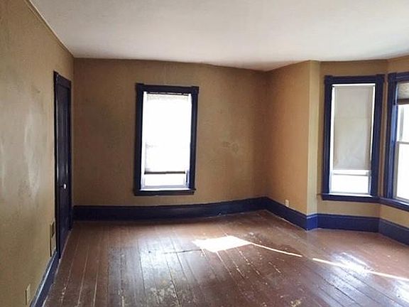 3rd image of 34-36 Race St