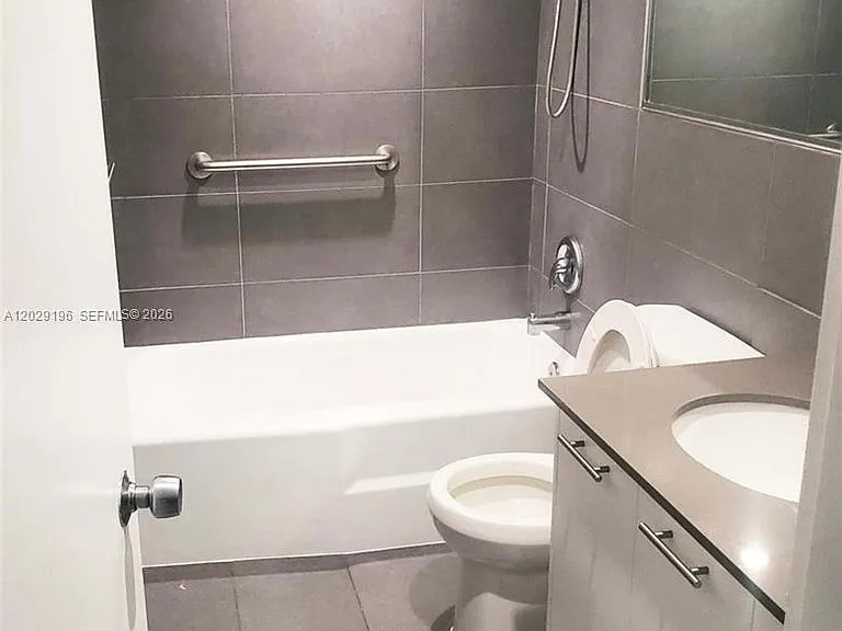 5161 Collins Ave #1709 — Photo 7