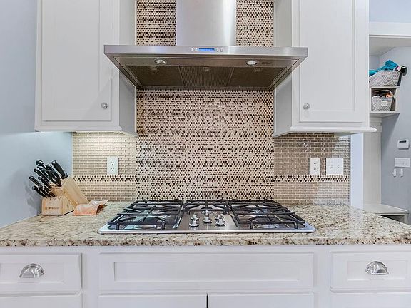 5th image of 509 NE Woodpark Ln