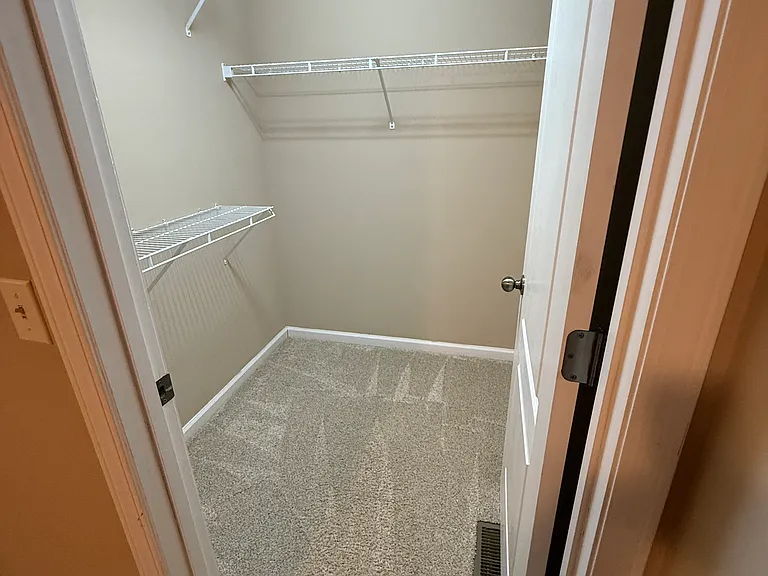 9907 Thunderbolt Way — Photo 20
