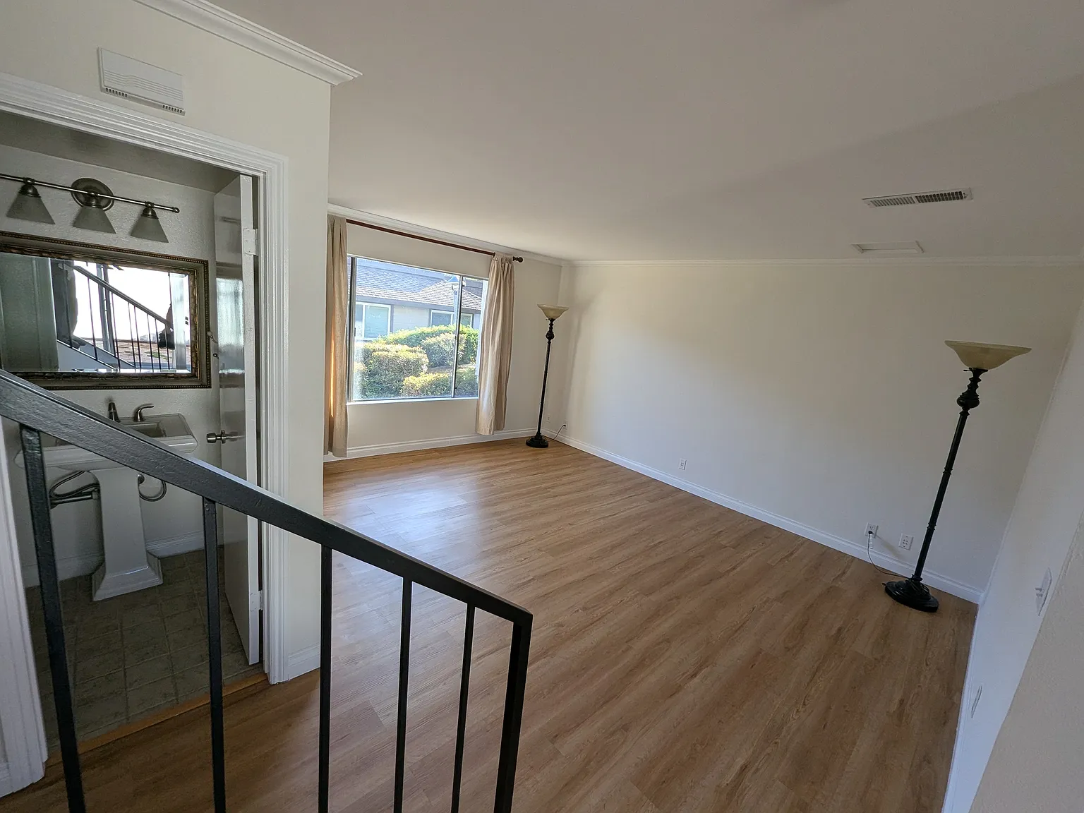3 bed, 1.5 bath, 1066 sqft, $3,060 — Photo 4