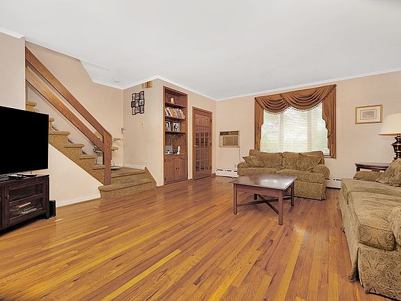 3rd image of 61-53 81st St #1
