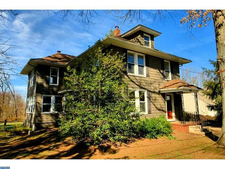 402 Reading St photo 1