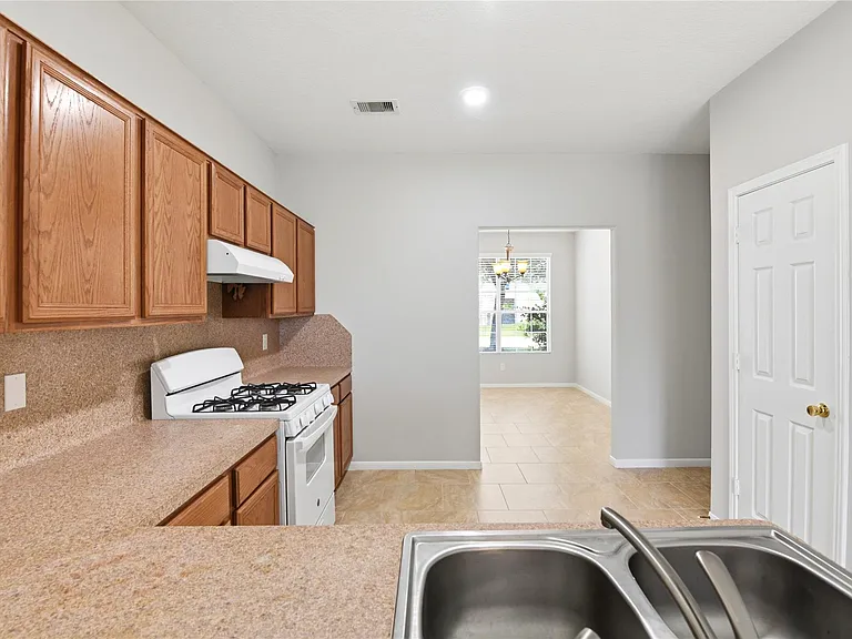 1107 Northgate Springs Dr — Photo 6