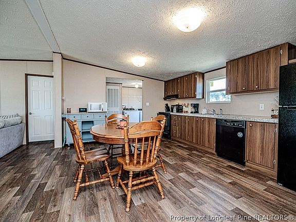 5th image of 211 Pine Oak