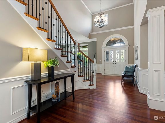 5th image of 121 259th Avenue NE