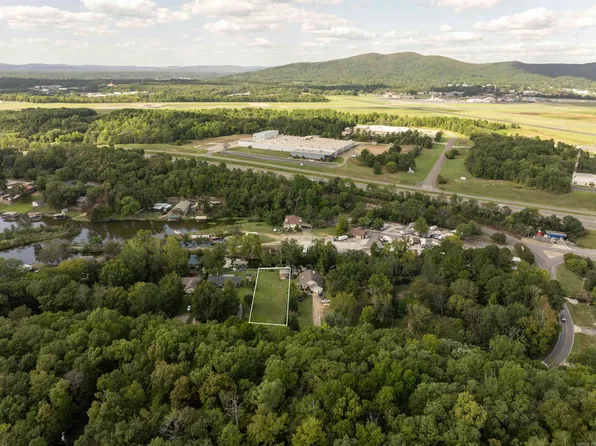 110 Joker Pl, Hot Springs National Park, AR 71913