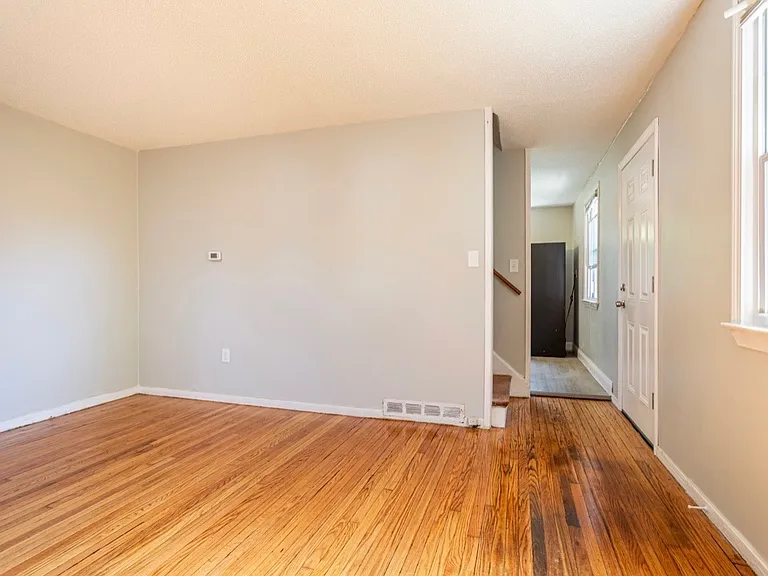 163-165 Woodlawn Cir — Photo 13