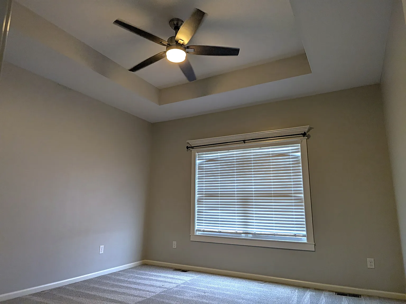 4 bed, 2300 sqft, $3,200 — Photo 3