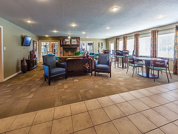 3rd image of 127 Nelson Cir