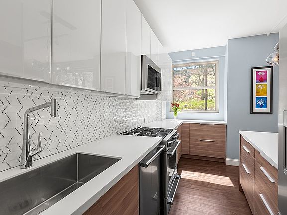 4th image of 80 La Salle St APT 2G