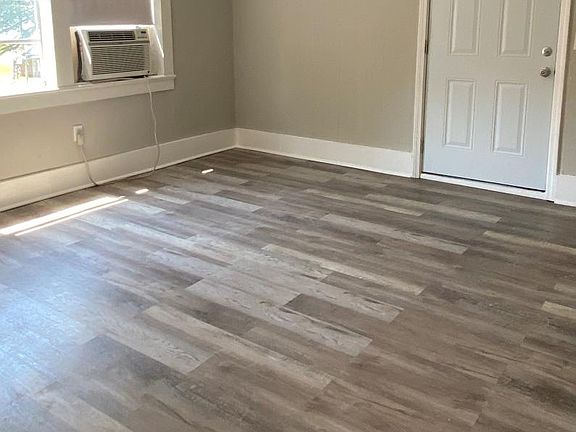 2nd image of 449 Oak Ave #449
