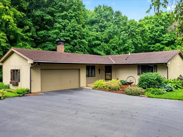 1296 Blue Heron Trl, Shakopee, MN 55379