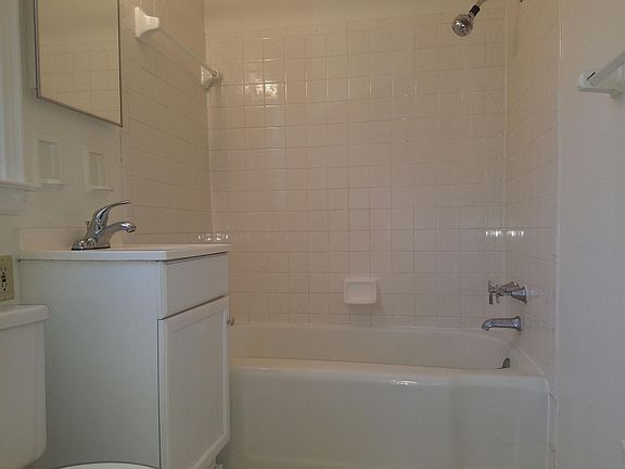 5th image of 1344 Thornwood Pl APT D