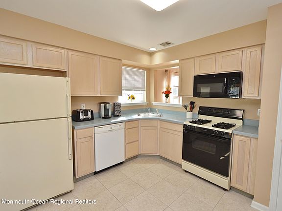 5th image of 2712 Rockport Ln