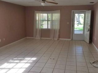 911 Royal Oak Ct, Daytona Beach, FL 32117