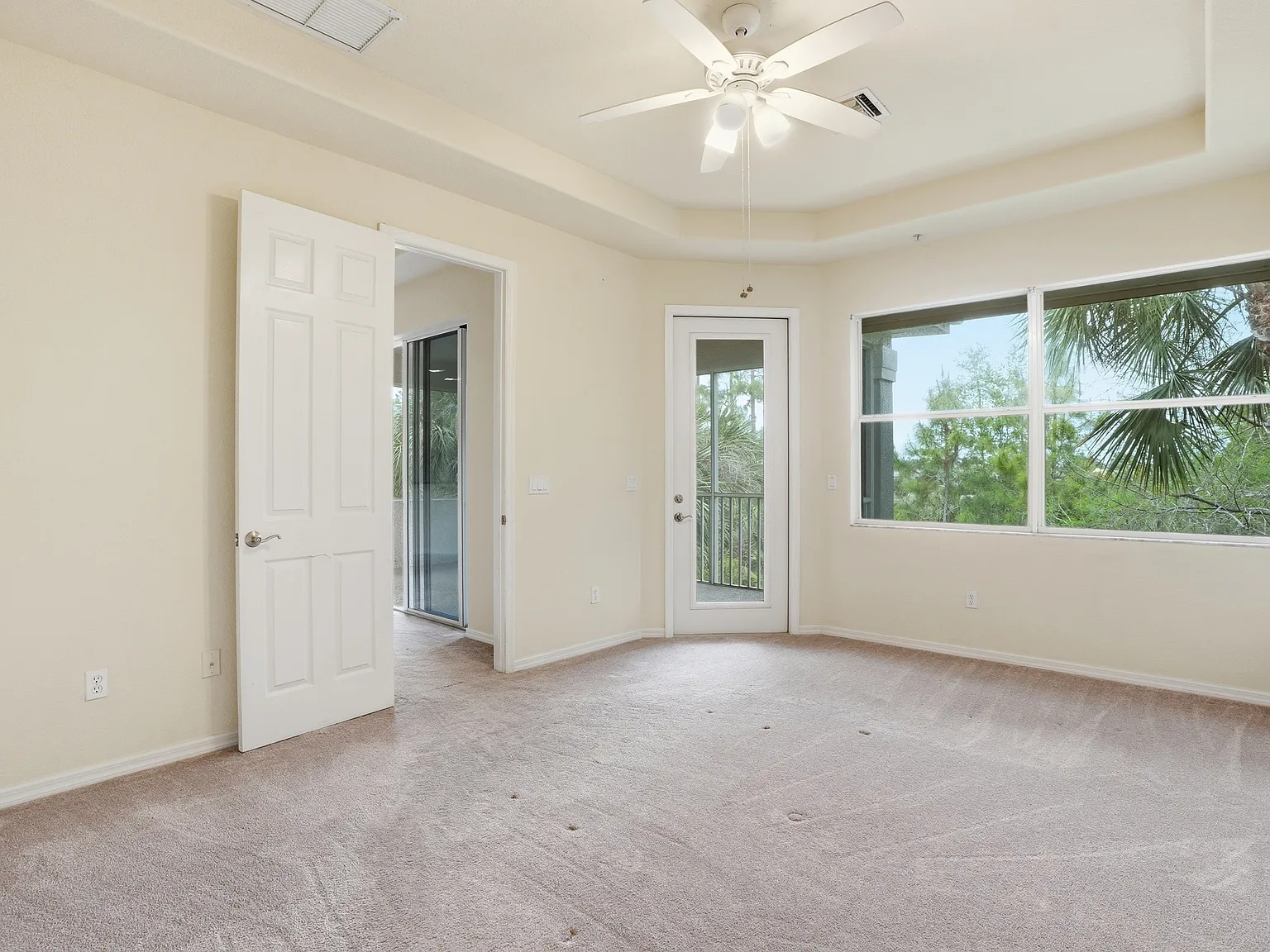12854 Carrington Cir — Photo 2
