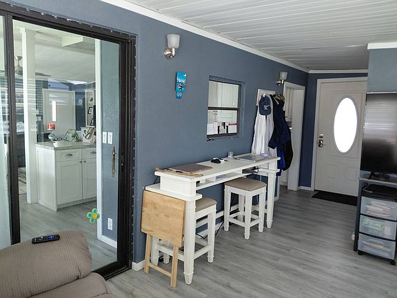 5th image of 576 Oak Island Cir #12