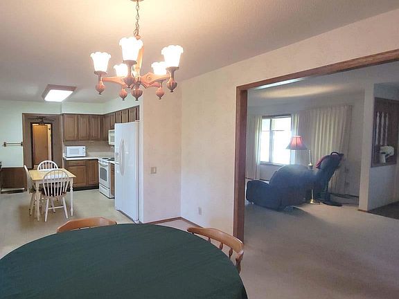 5th image of 1403 Mistletoe St