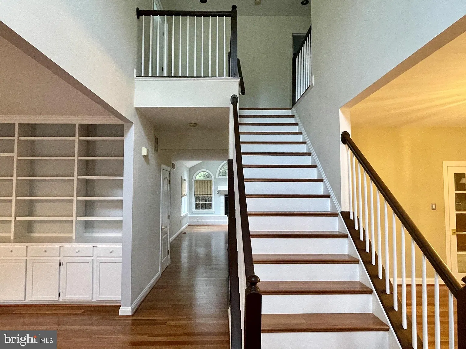 4 bed, 4.5 bath, 4044 sqft, $4,500 — Photo 4