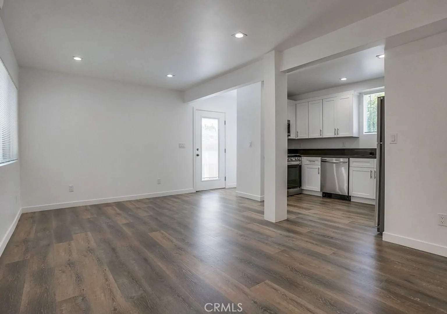 869 Glenway Dr — Photo 1