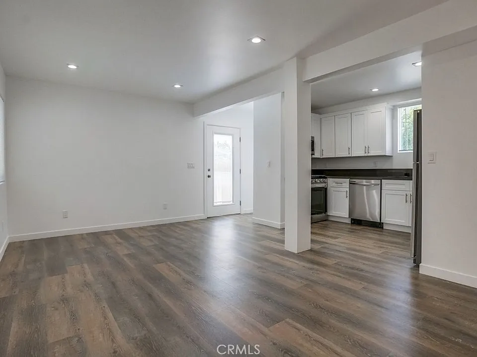 869 Glenway Dr