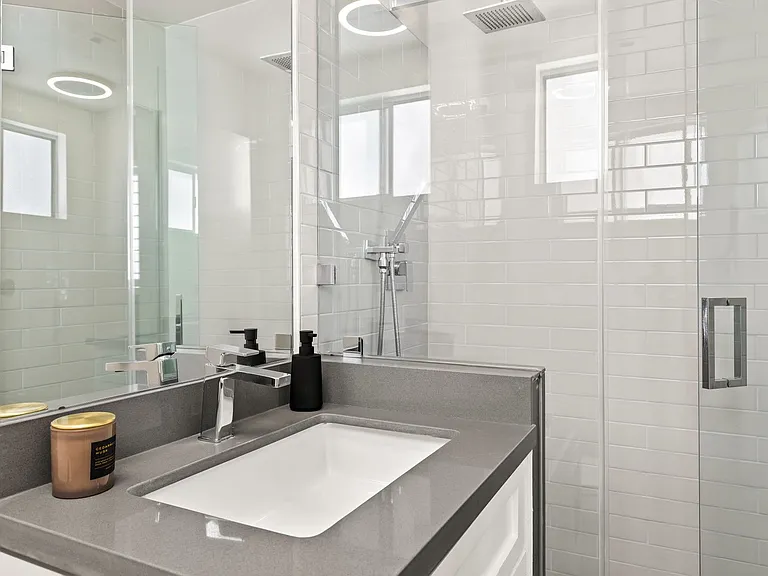 1700 Malcolm Ave — Photo 20