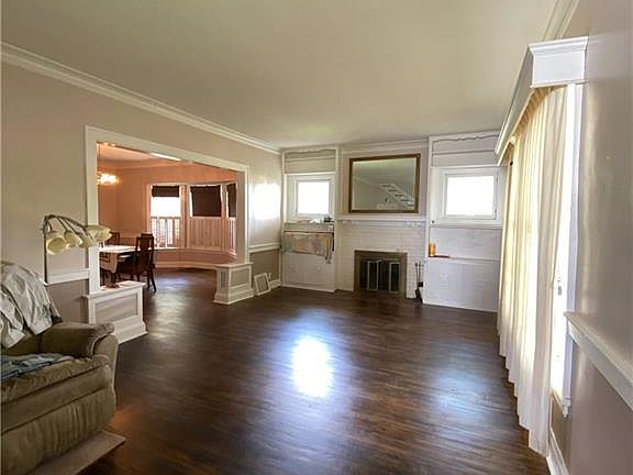 3rd image of 2405 N Vermilion St