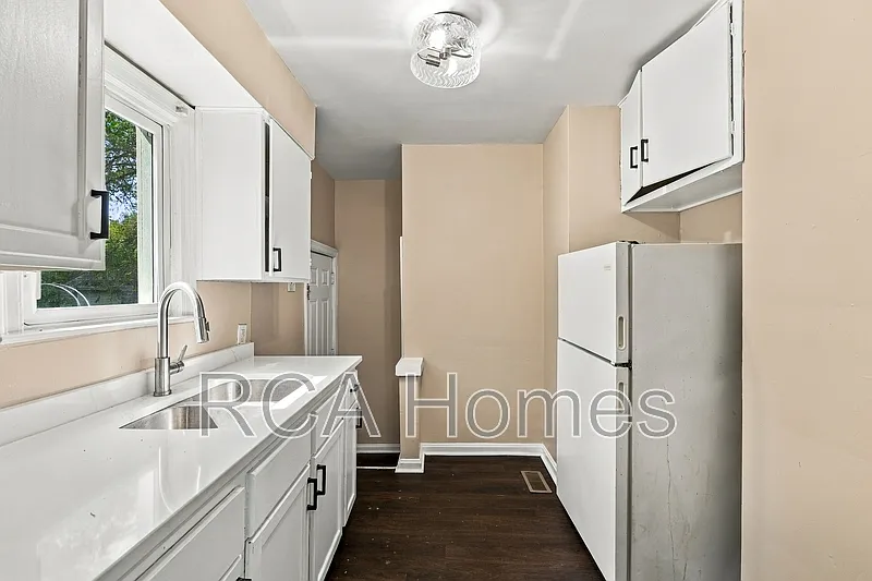 2 bed, 1.0 bath, $1,100 — Photo 4