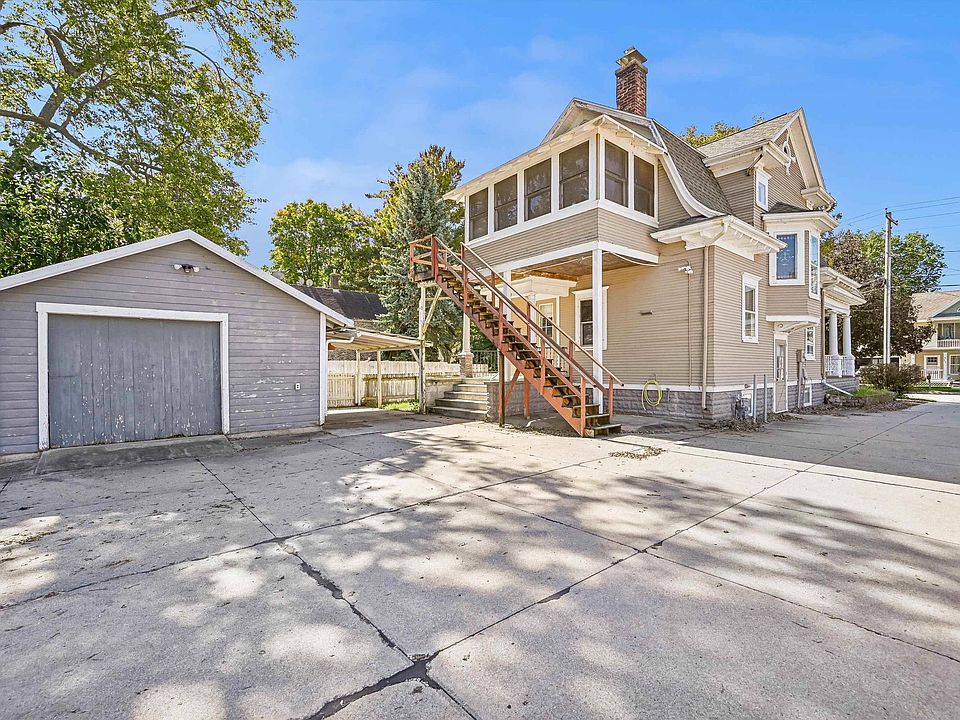 25th image of 407 3rd St SE