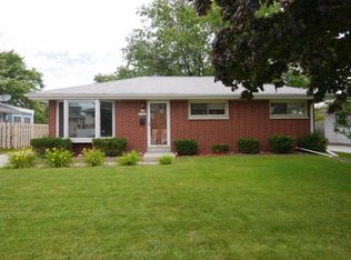 N89W15266 Cleveland Ave, Menomonee Falls, WI 53051