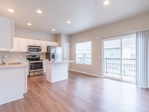 Johnston Commons Brownstones, 6813 Jack London Dr, Johnston, IA 50131