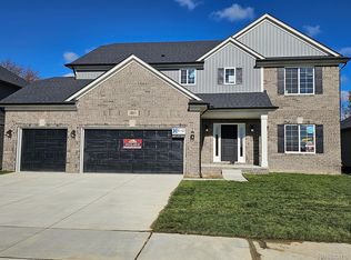 18511 Stallmann Dr, Macomb, MI 48042