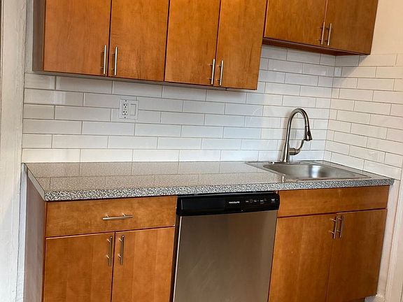 3rd image of 121 Elmwood Ave APT 1