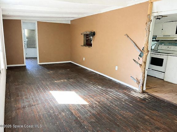 4th image of 1633 Highland Ct