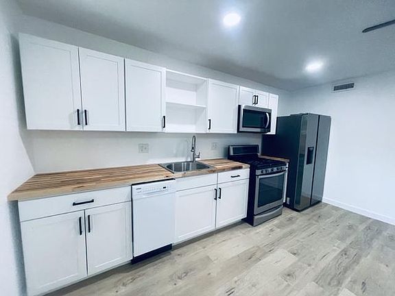 3rd image of 7107 Guadalupe St #101