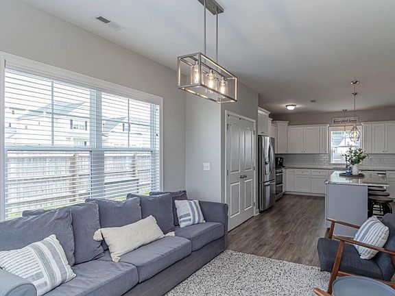 4th image of 300 Stonebridge Dr